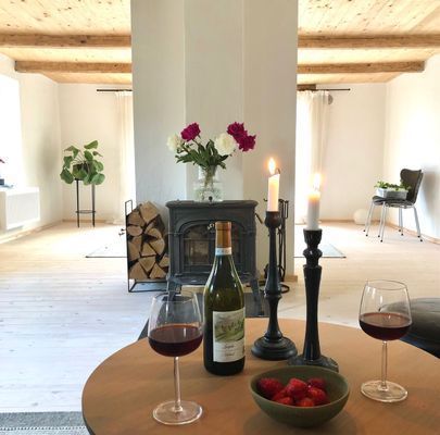 Varsamt renoverad tegellänga i liten kyrkby - Bild 11