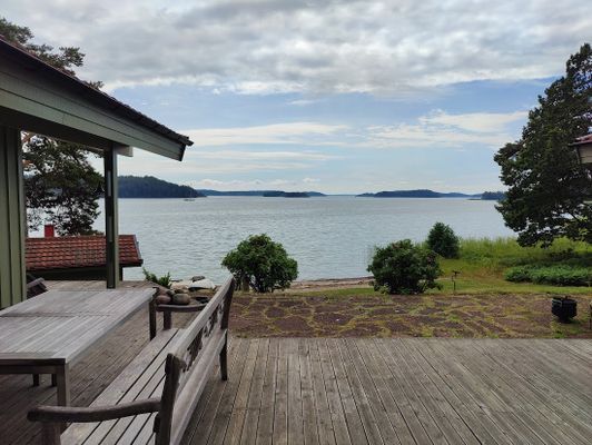 Hus med egen brygga, bastu och sandstrand. - Bild 9