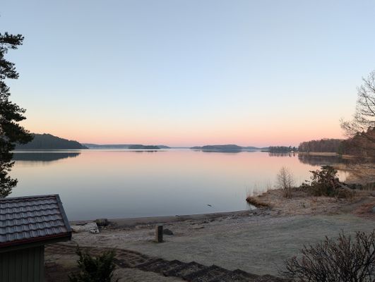 Hus med egen brygga, bastu och sandstrand. - Bild 11