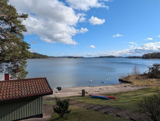 Hyr denna stuga i  på 200 m². 8 sängplatser. 35 000 - 55 000 kr per vecka. Se bilder och tillgänglighet här.