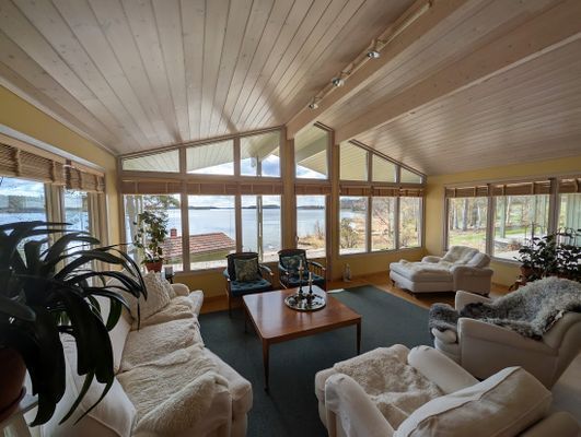 Hus med egen brygga, bastu och sandstrand. - Bild 22