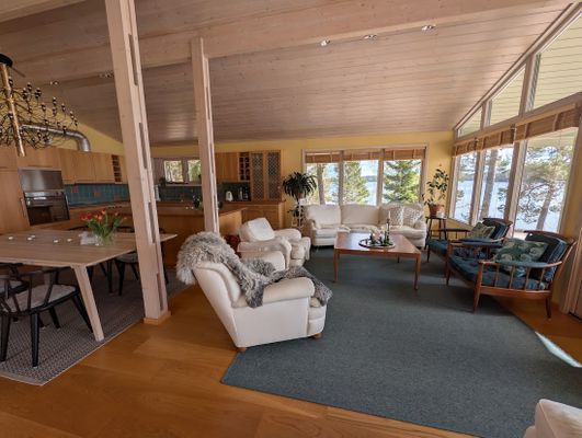 Hus med egen brygga, bastu och sandstrand. - Bild 23