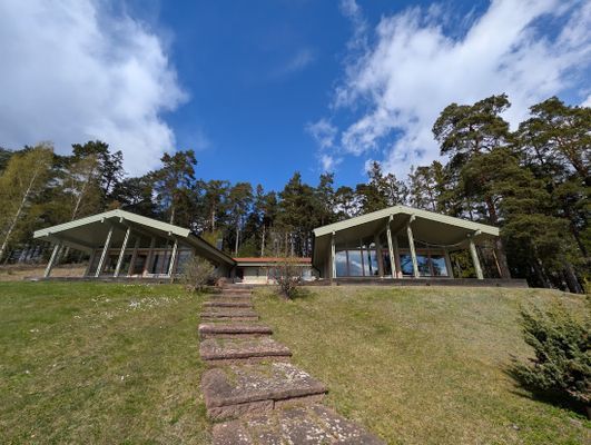 Hus med egen brygga, bastu och sandstrand. - Bild 19