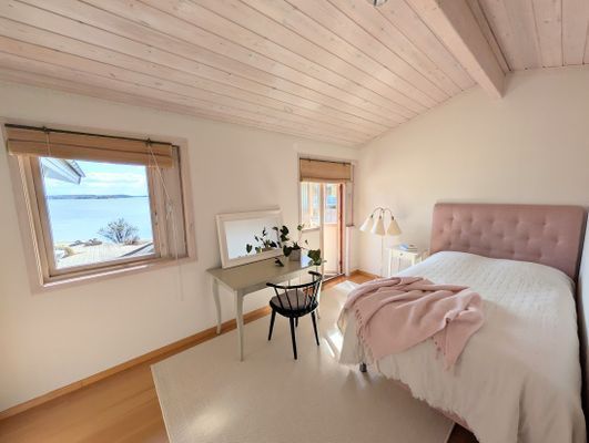 Hus med egen brygga, bastu och sandstrand. - Bild 29