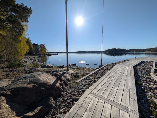 Hus med egen brygga, bastu och sandstrand. - Bild 17