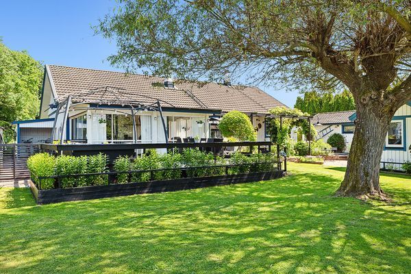 Mysig stuga nära natur och bad