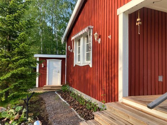 Bild 3 på Ombonad stuga vid spår och sjö i Harsa