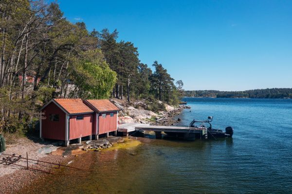 Bild 4 på Privat sjötomt med egen brygga i sydväst - två hus