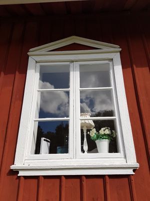 Charmigt torp på Tjörn med badtunna - Bild 9