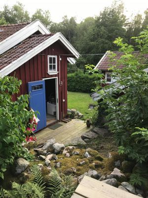 Charmigt torp på Tjörn med badtunna - Bild 7