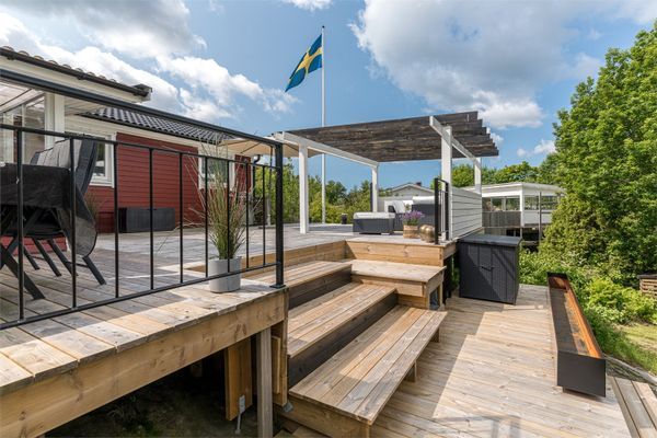 Hyr denna stuga i Ljungskile på 50 m². 2-6 sängplatser. Från 1 700 kr per dag. Se bilder och tillgänglighet här.