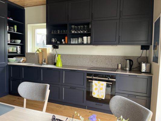 Hyr denna stuga i Härjedalen på 94 m². 8-10 sängplatser. 10 000 - 28 000 kr per vecka. Se bilder och tillgänglighet här.