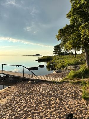 Mysigt hus i kyrkby nära Vänern - Bild 66