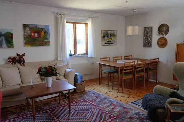 Bild 4 på Hemtrevligt hus mitt i skogen nära egen sjö