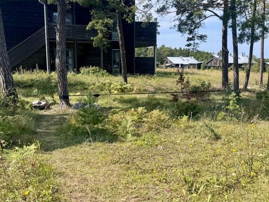 Vi har en slackline utanför huset