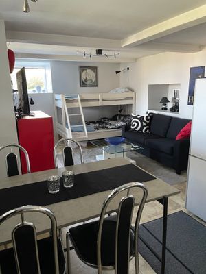 Hyr denna stuga i Tylösand på 30 m². 2-4 sängplatser. Pris ej tillgängligt. Se bilder och tillgänglighet här.