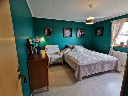 Hyr denna stuga i Öland på 200 m². 8 sängplatser. Från 10 000 kr per vecka. Se bilder och tillgänglighet här.