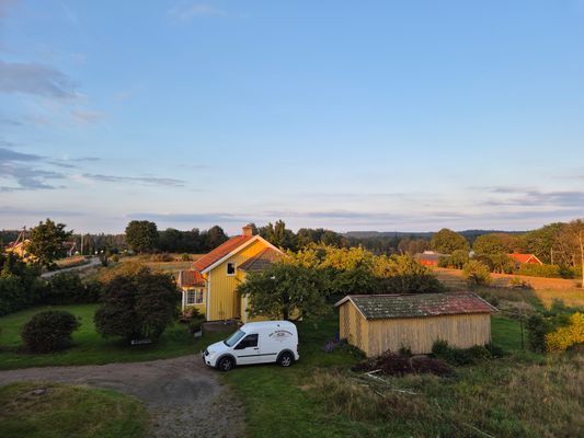 Hyr denna stuga i  på 110 m². 5-7 sängplatser. Från 7 000 kr per vecka. Se bilder och tillgänglighet här.