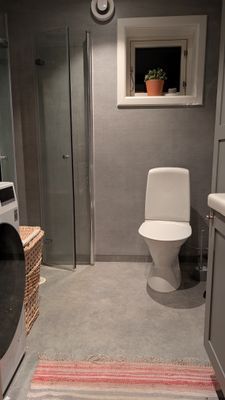 Modernt hus med sol hela dagen & nära salta bad - Bild 12