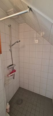 Badrum med dusch och toalett plan 3.