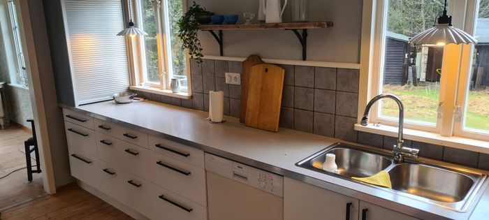 Stort lantligt hus vid skog, sjö och badstrand - Bild 14