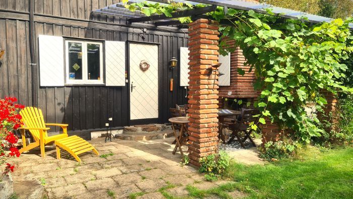 Stort lantligt hus vid skog, sjö och badstrand - Bild 18