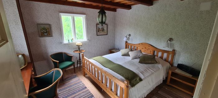 Stort lantligt hus vid skog, sjö och badstrand - Bild 26