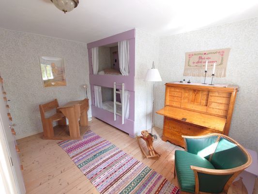 Stort lantligt hus vid skog, sjö och badstrand - Bild 29