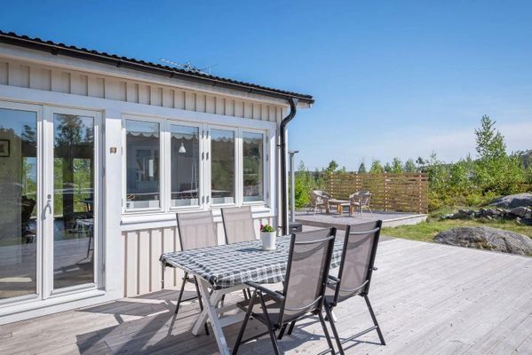 Hyr denna stuga i Sundsvall på 80 m². 5-7 sängplatser. 5 000 - 7 000 kr per vecka. Se bilder och tillgänglighet här.