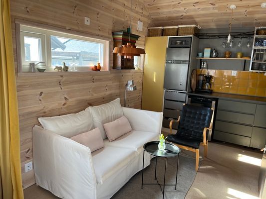 Hyr denna stuga i Tylösand på 27 m². 4 sängplatser. Från 8 000 kr per vecka. Se bilder och tillgänglighet här.