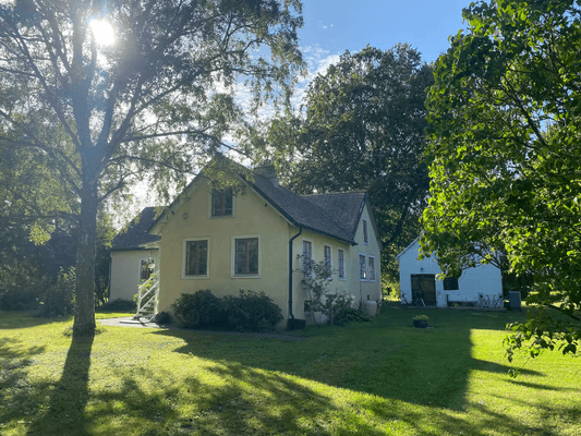 Stort kalkstenshus nära Herta strand Södra Gotland
