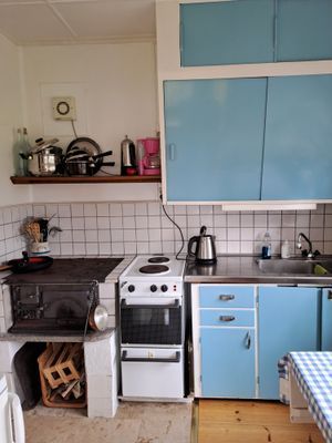 Hyr denna stuga i Kolsvik på 30 m². 2-3 sängplatser. Från 3 000 kr per vecka. Se bilder och tillgänglighet här.