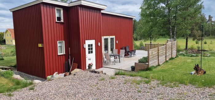 Modernt semesterhus med en mindre gäststuga. - Bild 11