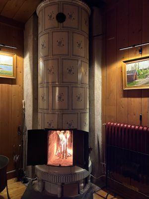 Hyr denna stuga i  på 65 m². 8 sängplatser. 4 400 - 15 900 kr per vecka. Se bilder och tillgänglighet här.