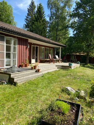 Hyr denna stuga i Väddö på 62 m². 4-5 sängplatser. Från 10 000 kr per vecka. Se bilder och tillgänglighet här.