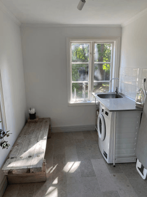 Stort kalkstenshus nära Herta strand Södra Gotland