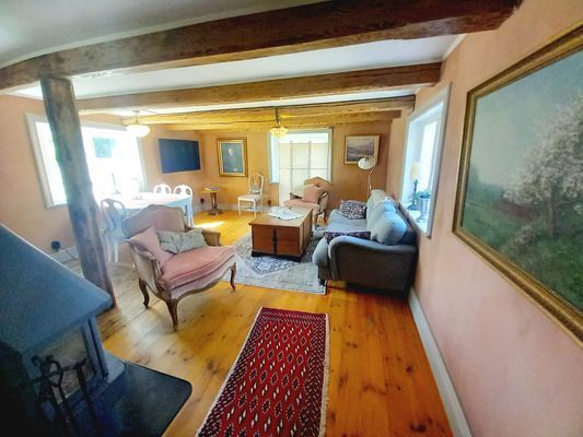 Hyr denna stuga i  på 78 m². 5 sängplatser. Från 5 800 kr per vecka. Se bilder och tillgänglighet här.