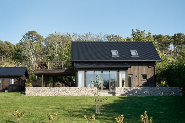 Stort hus vid havet 1 mil norr om Visby