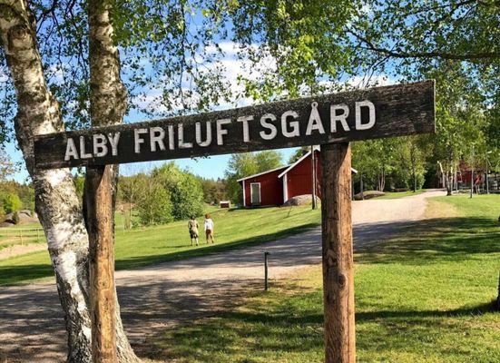 Mysigt skandinaviskt familjehem nära natur & stad - Bild 17