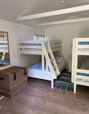 Idyll utanför Visby med vedeldad badtunna. - Bild 9