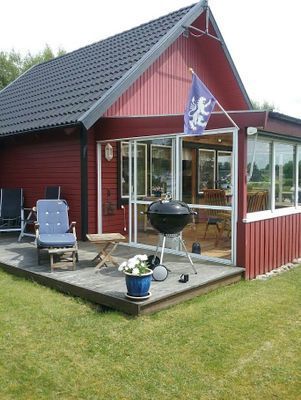 Charmigt vinterbonat fritidshus nära hav och golf