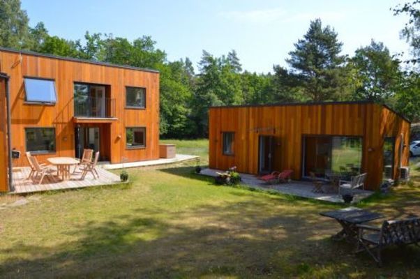 Gästhus till höger