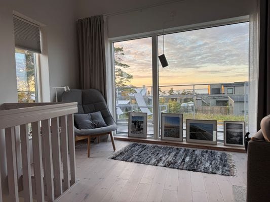 Läshörna med plats för extra säng