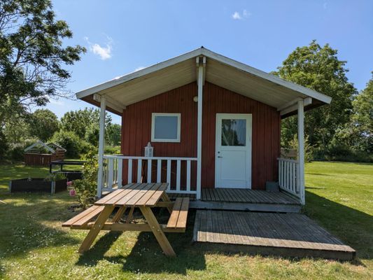 Hyr denna stuga i  på 15 m². 2-3 sängplatser. Från 4 000 kr per vecka. Se bilder och tillgänglighet här.