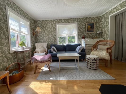 Bild 4 på Rött stenhuggartorp nära hav och skog