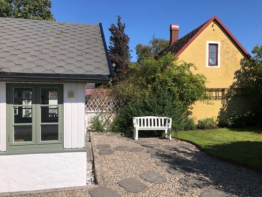 Hyr denna stuga i Ystad på 182 m². 10 sängplatser. 20 700 - 26 400 kr per vecka. Se bilder och tillgänglighet här.