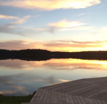 Hyr denna stuga i Stockholm på 50 m². 2-4 sängplatser. 9 900 - 12 500 kr per vecka. Se bilder och tillgänglighet här.