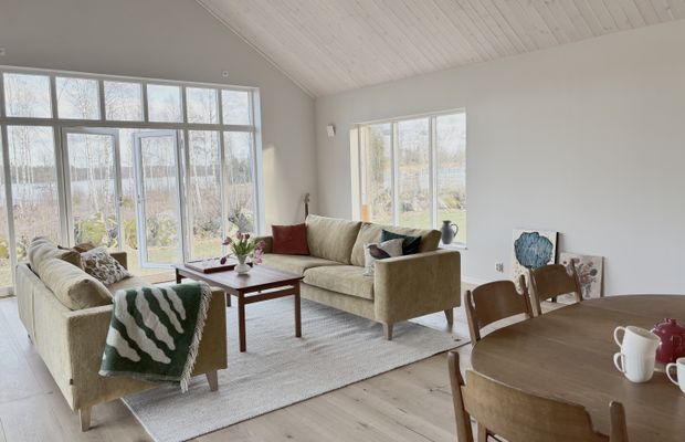 Nybyggt sjönära hus i Småland med bastu - Bild 10