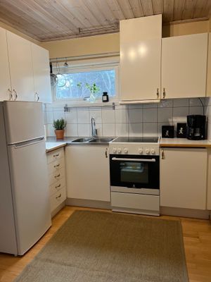 Strandnära liten stuga i Frösakull - Bild 7
