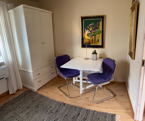 Strandnära liten stuga i Frösakull